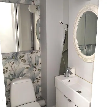 アパート Iso Koskien Ja Palveluiden Aeaerellae ヴァルカウス